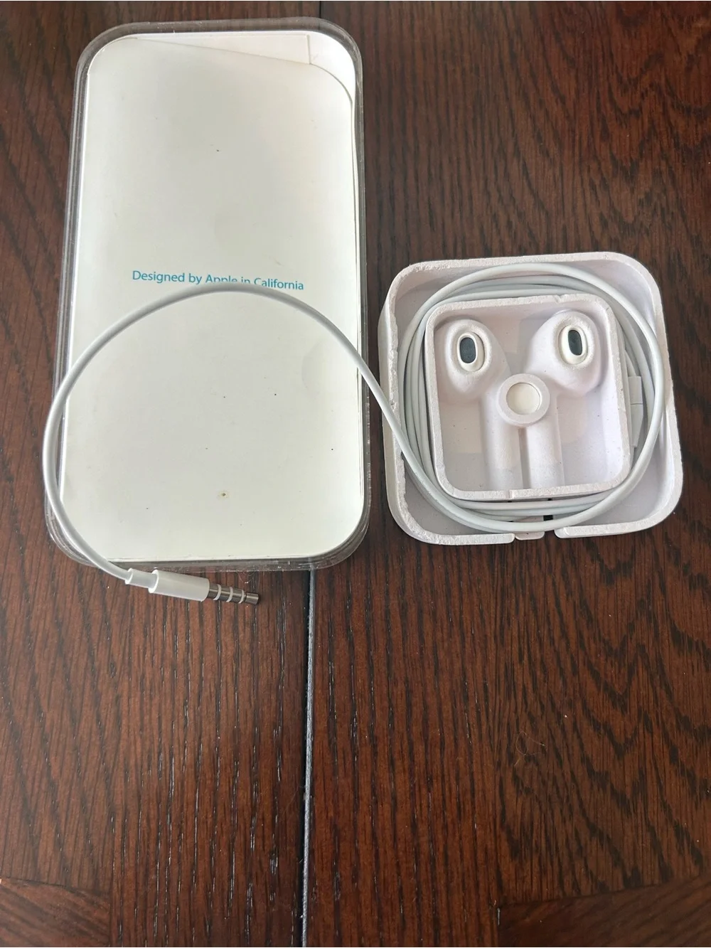 Apple OEM Wired White Ear Buds iPhone iPad iPod 3.5mm Aux Jack Headphones Read
